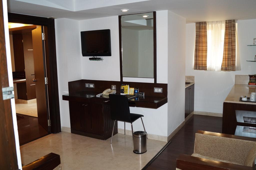The President Hotel Bangalore Eksteriør bilde